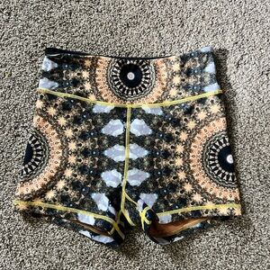 Wolven Mandala Patterned Shorts - Black and Tan, size S